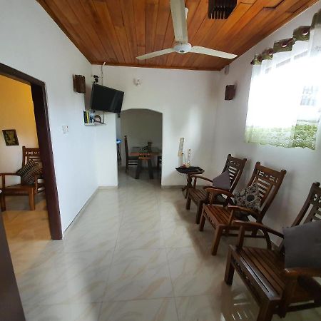 Appartement Sana Guest à Weligama Extérieur photo